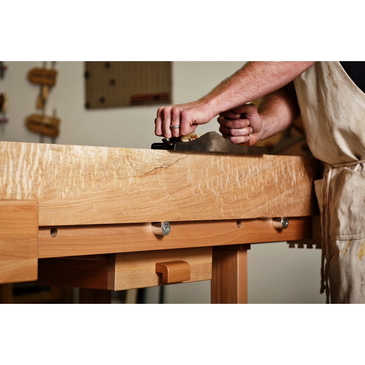 RAMIA Monster 2100 workbench